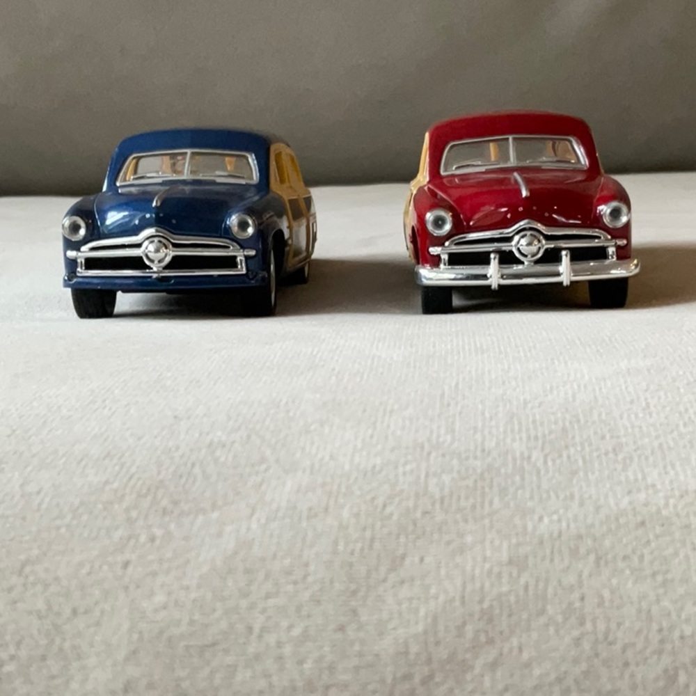 1949 Ford woody wagon KINSMART great for collection
